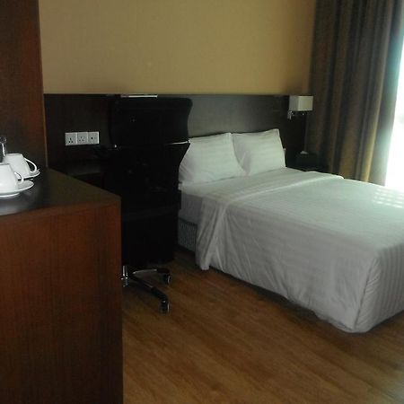 Keoja Hotel Kuala Belait Exterior photo
