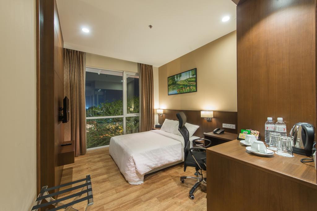 Keoja Hotel Kuala Belait Exterior photo